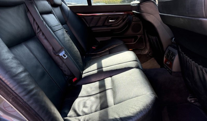 
 735I Zamień swoje auto V8 Klasyk full									