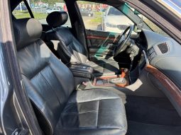 735I Zamień swoje auto V8 Klasyk full