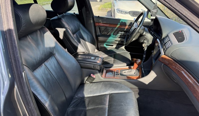 
 735I Zamień swoje auto V8 Klasyk full									