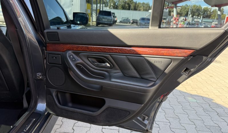 
 735I Zamień swoje auto V8 Klasyk full									