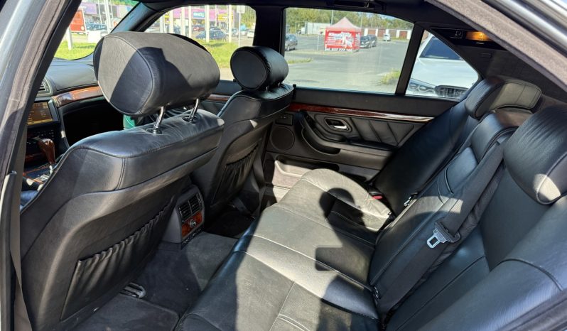 
 735I Zamień swoje auto V8 Klasyk full									