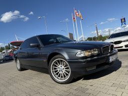735I Zamień swoje auto V8 Klasyk full