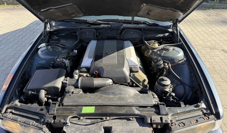 
 735I Zamień swoje auto V8 Klasyk full									