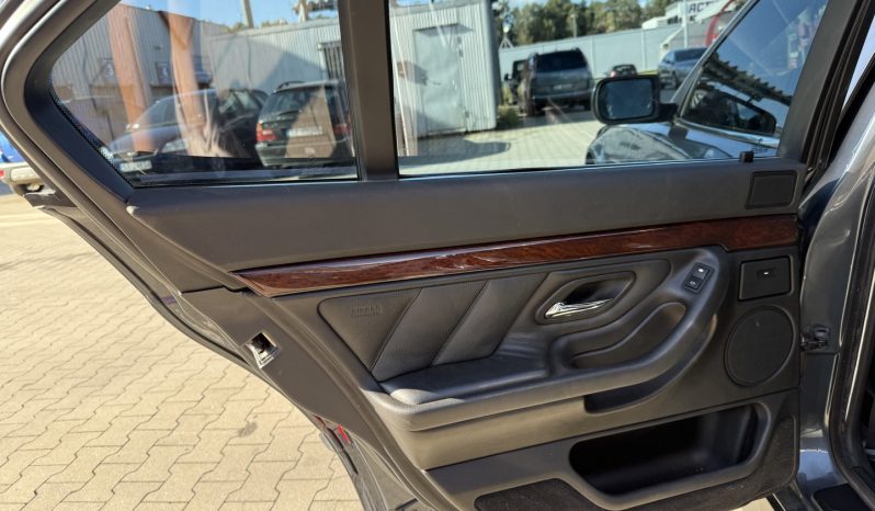 
 735I Zamień swoje auto V8 Klasyk full									