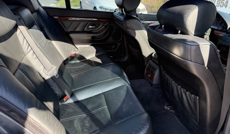 
 735I Zamień swoje auto V8 Klasyk full									