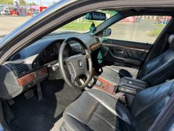 735I Zamień swoje auto V8 Klasyk full