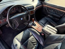 735I Zamień swoje auto V8 Klasyk full