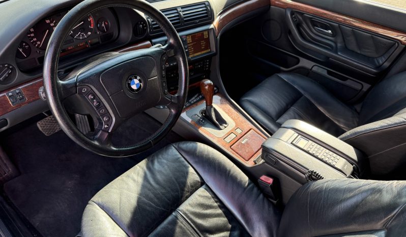 
 735I Zamień swoje auto V8 Klasyk full									