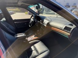 735I Zamień swoje auto V8 Klasyk full