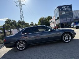 735I Zamień swoje auto V8 Klasyk full