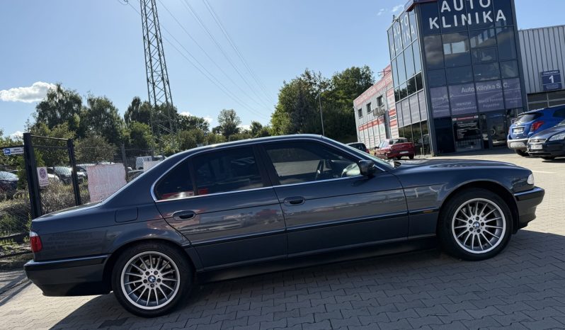 
 735I Zamień swoje auto V8 Klasyk full									